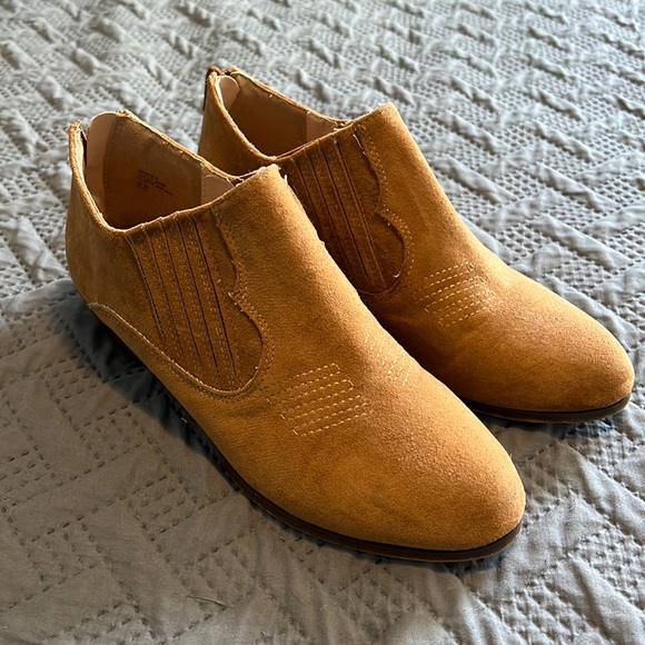 Chase + Chloe Shoes - Chase + Chloe : Brown Booties - 8.5